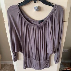 2b Bebe Cotton Scoop Neck Shirt. Size XS